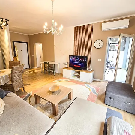Emerald Luxury 1bd Apartment *